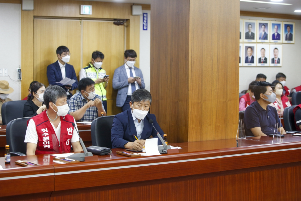 20210819-017[_P7U4533-대구취수원 구미이전 반대추진위원회 집행위원 일행 의회 방문.jpg