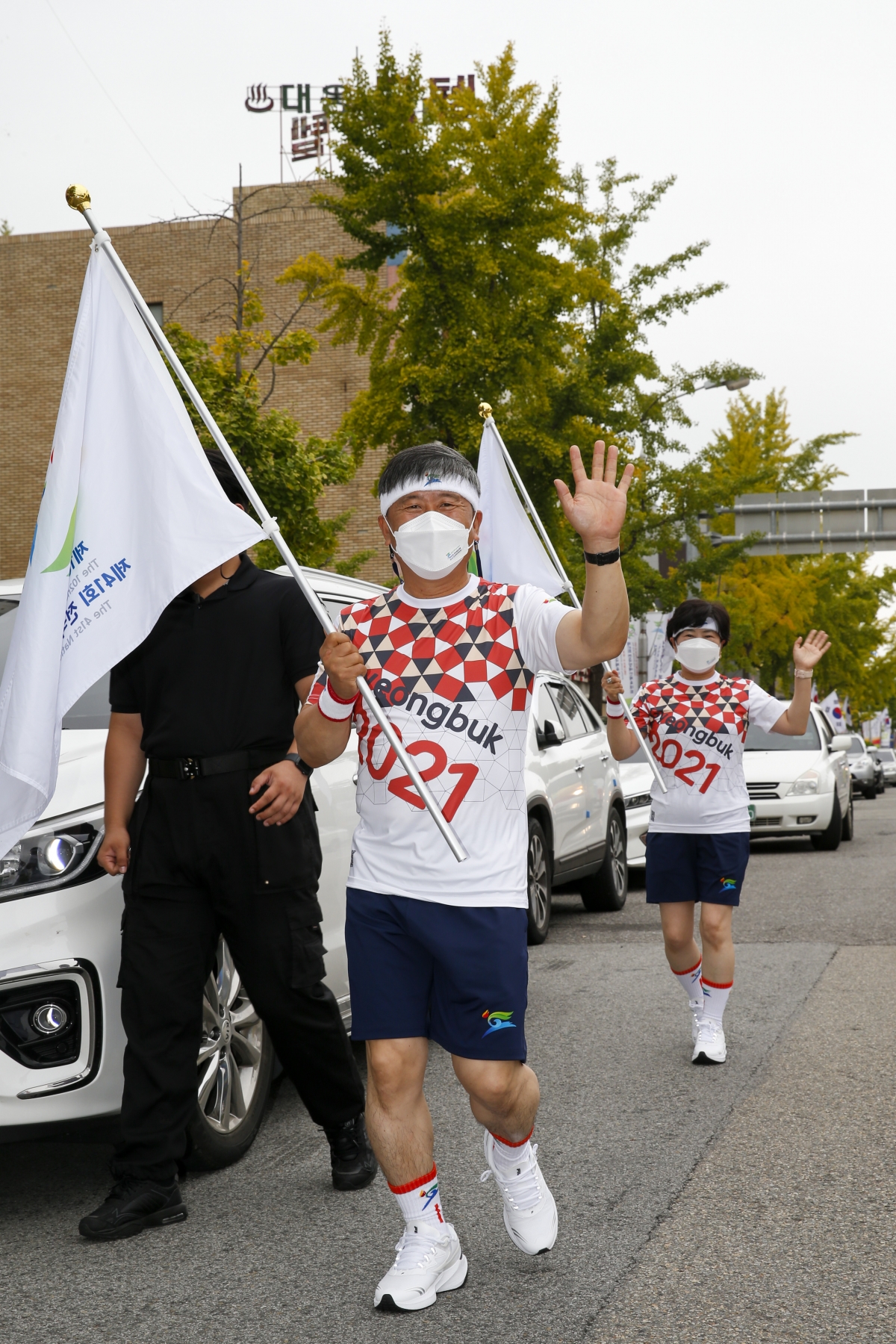 20211008-103[_P7U6998-전국체전 성화 봉송.jpg