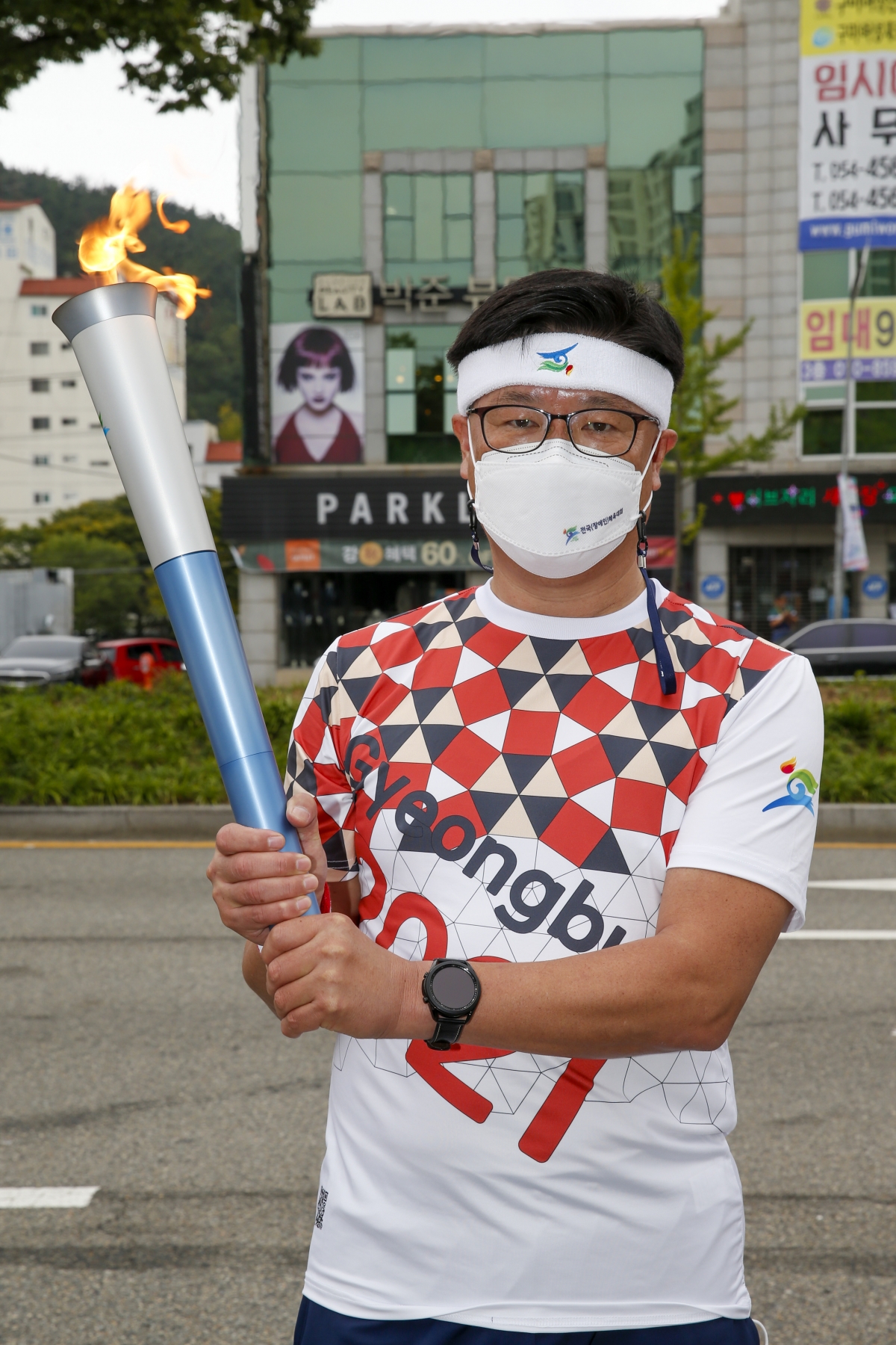 20211008-114[_P7U7027-전국체전 성화 봉송.jpg
