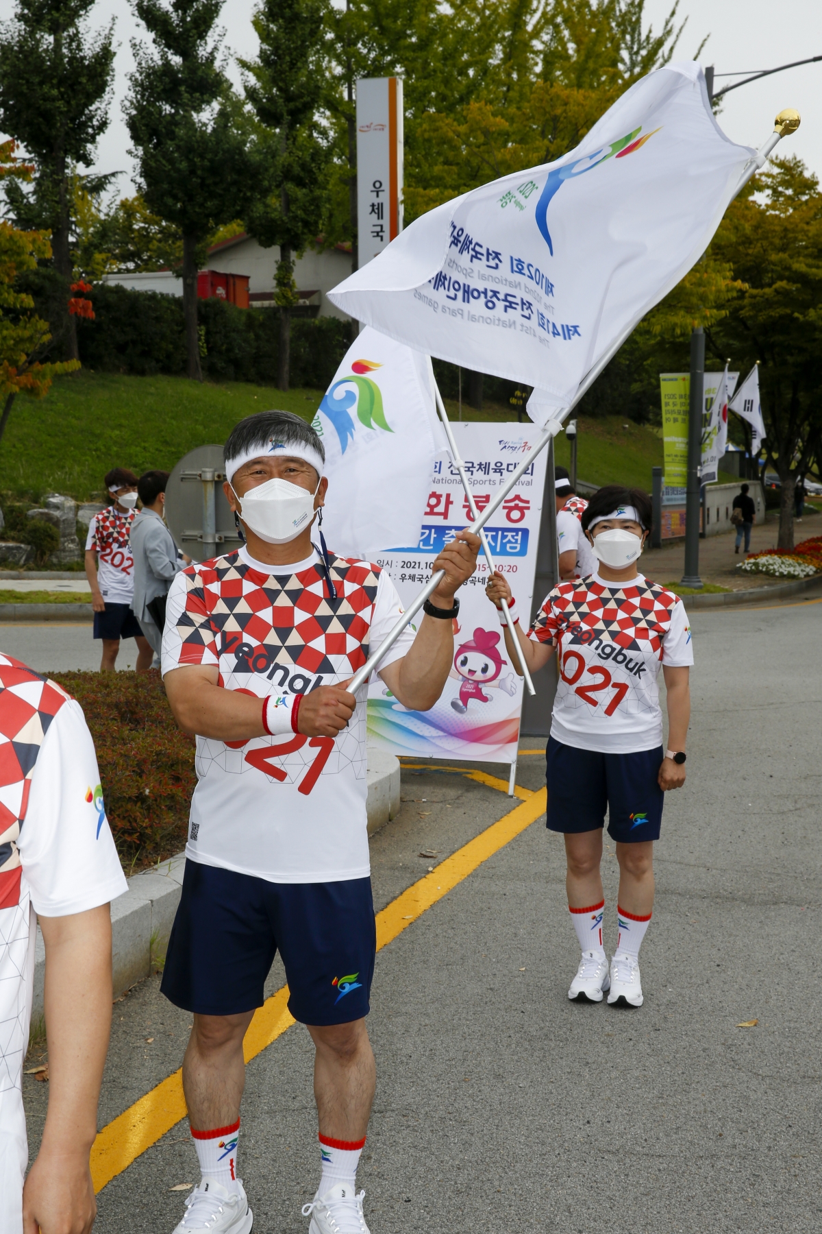 20211008-076[_P7U6936-전국체전 성화 봉송.jpg