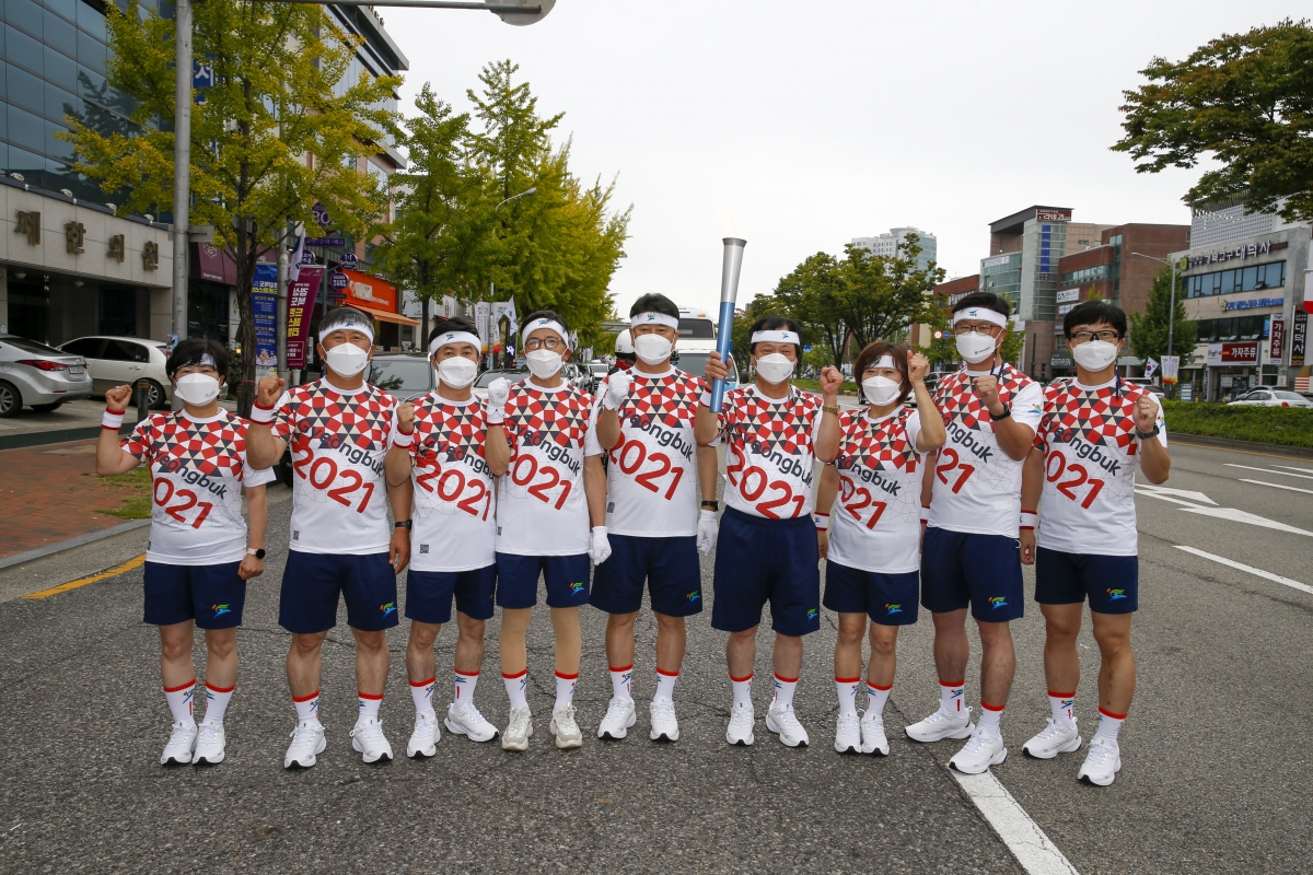 20211008-111[_P7U7019-전국체전 성화 봉송.jpg