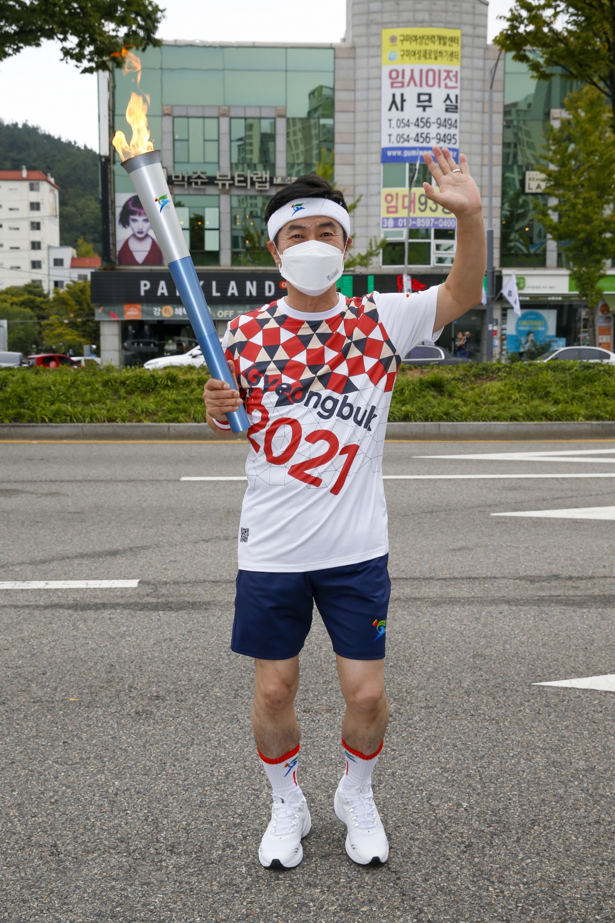 20211008-122[_P7U7047-전국체전 성화 봉송.jpg