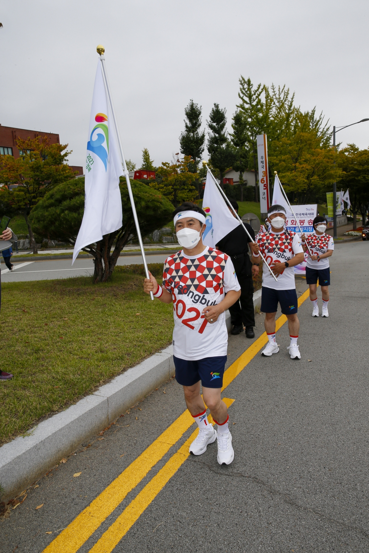 20211008-083[_P7U6953-전국체전 성화 봉송.jpg