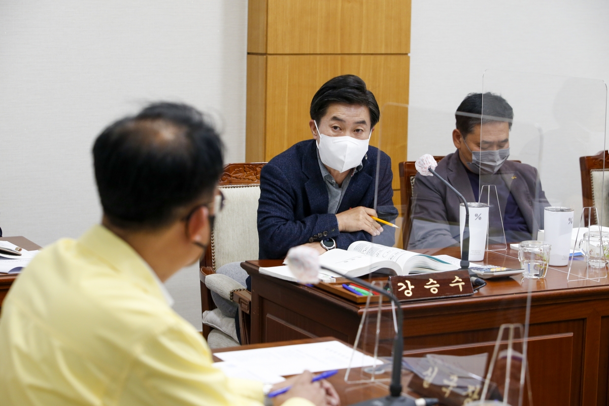 20211027-028[_P7U9237-제253회 임시회시 기획행정위원회 소관 2022년도 주요업무계획안 심사활동.jpg