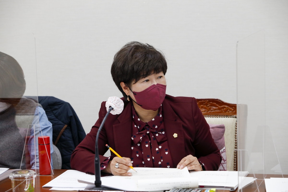 20211126-004[_P7U1368-제254회 정례회 기획행정위원회 조례안 심사활동.jpg