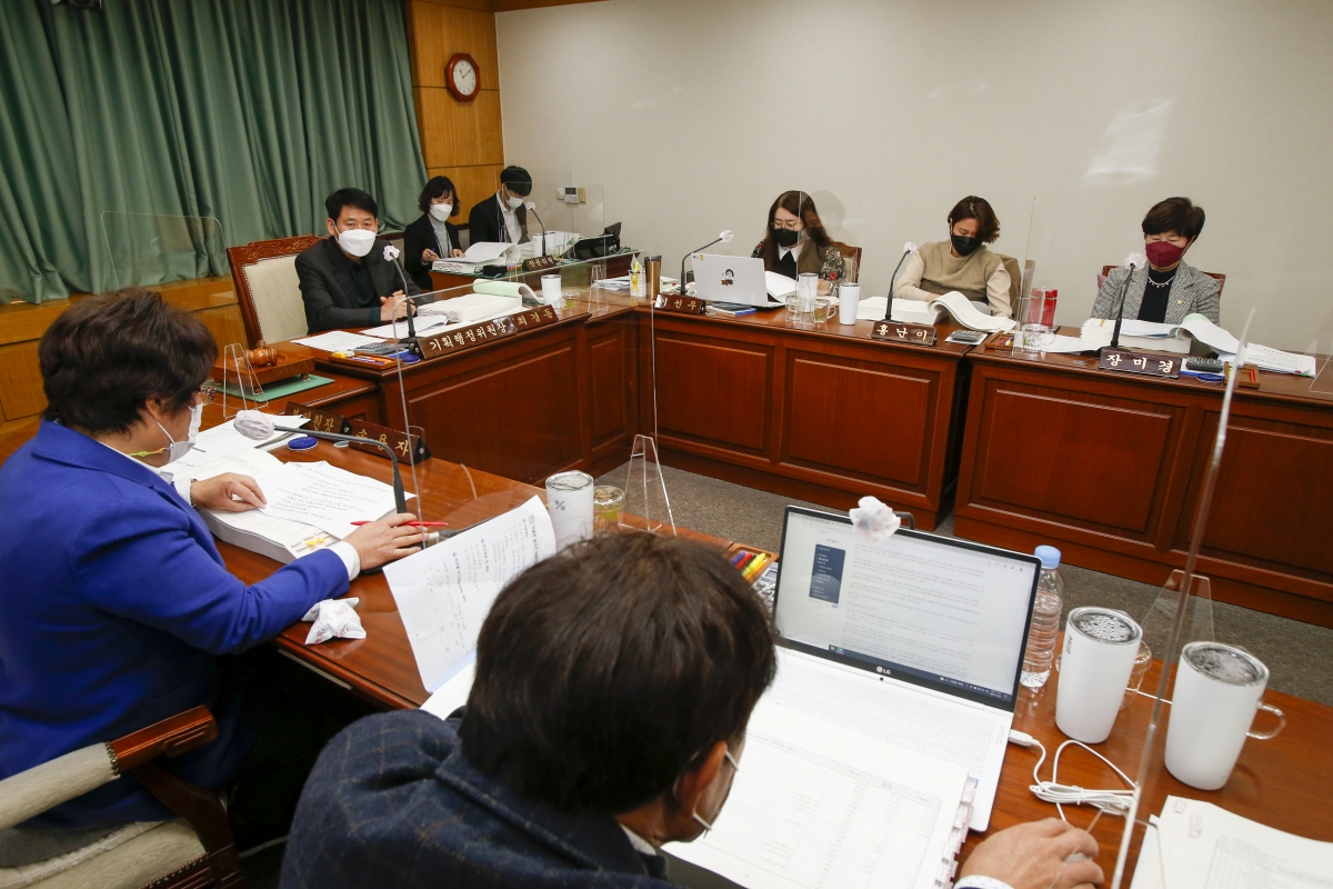 20211129-020[_P7U1581-제253회 정례회시 기획행정위원회 소관 2022년도 예산안 예비심사활동.jpg