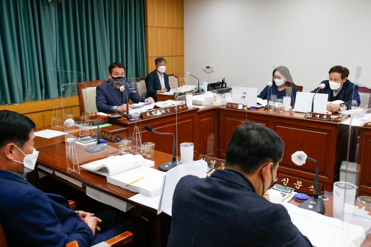 20211206-032[_P7U2806-제253회 정례회시 예산결산특별위원회 소관 2022년도 예산안 심사활동.jpg