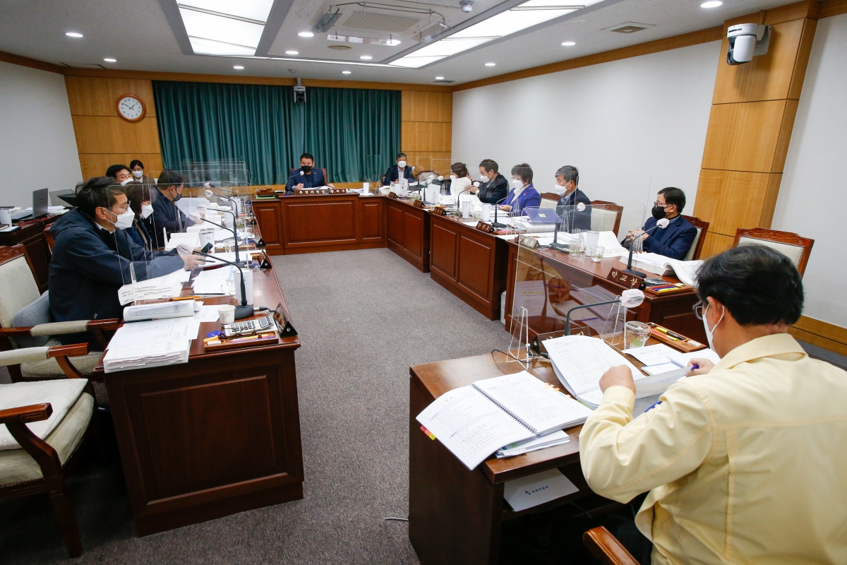20211206-033[_P7U2809-제253회 정례회시 예산결산특별위원회 소관 2022년도 예산안 심사활동.jpg