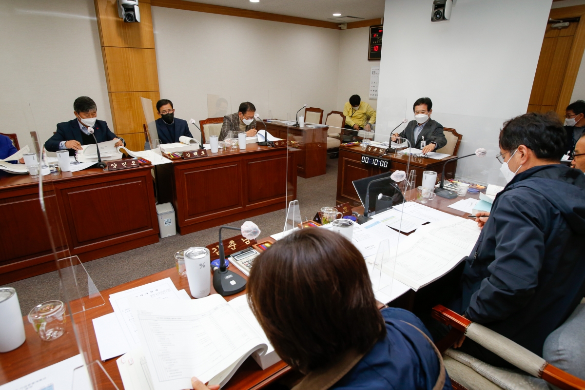 20211206-014[_P7U2706-제253회 정례회시 예산결산특별위원회 소관 2022년도 예산안 심사활동.jpg