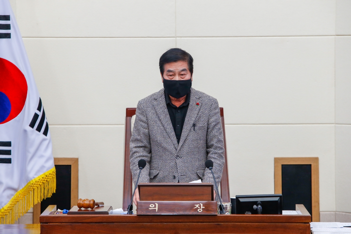 20211213-002[_P7U3050-제254회 정례회 제2차 본회의시 안주찬 부의장 회의주재.jpg