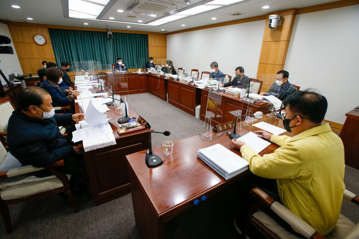 20211215-002[_P7U3335-제254회 정례회시 예산결산특별위원회 2021년도 제3회 추가경정예산안 심사 활동 .jpg
