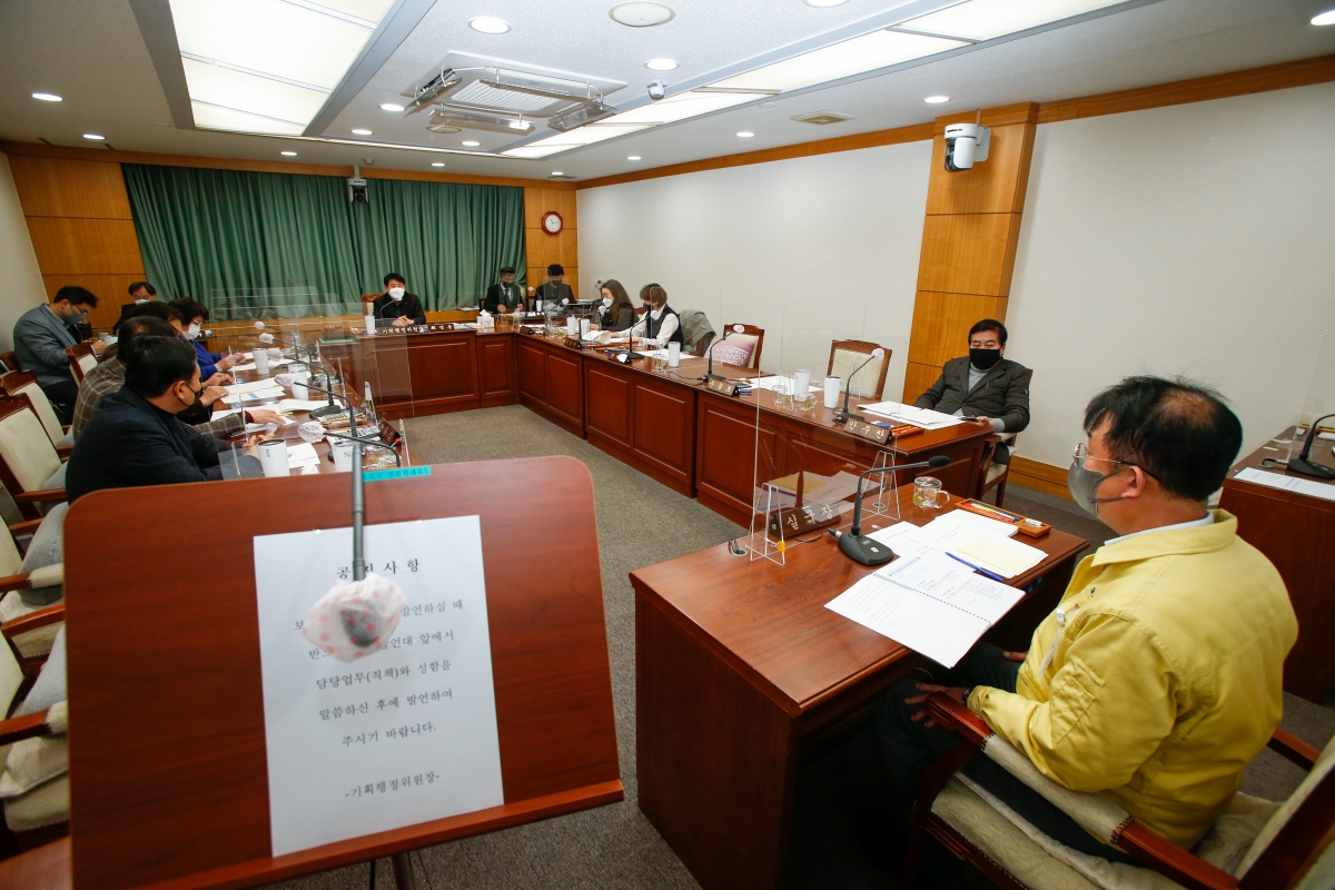 20220119-017[_P7U5994-제255회 임시회시 기획행정위원회 조례안 심사활동.jpg