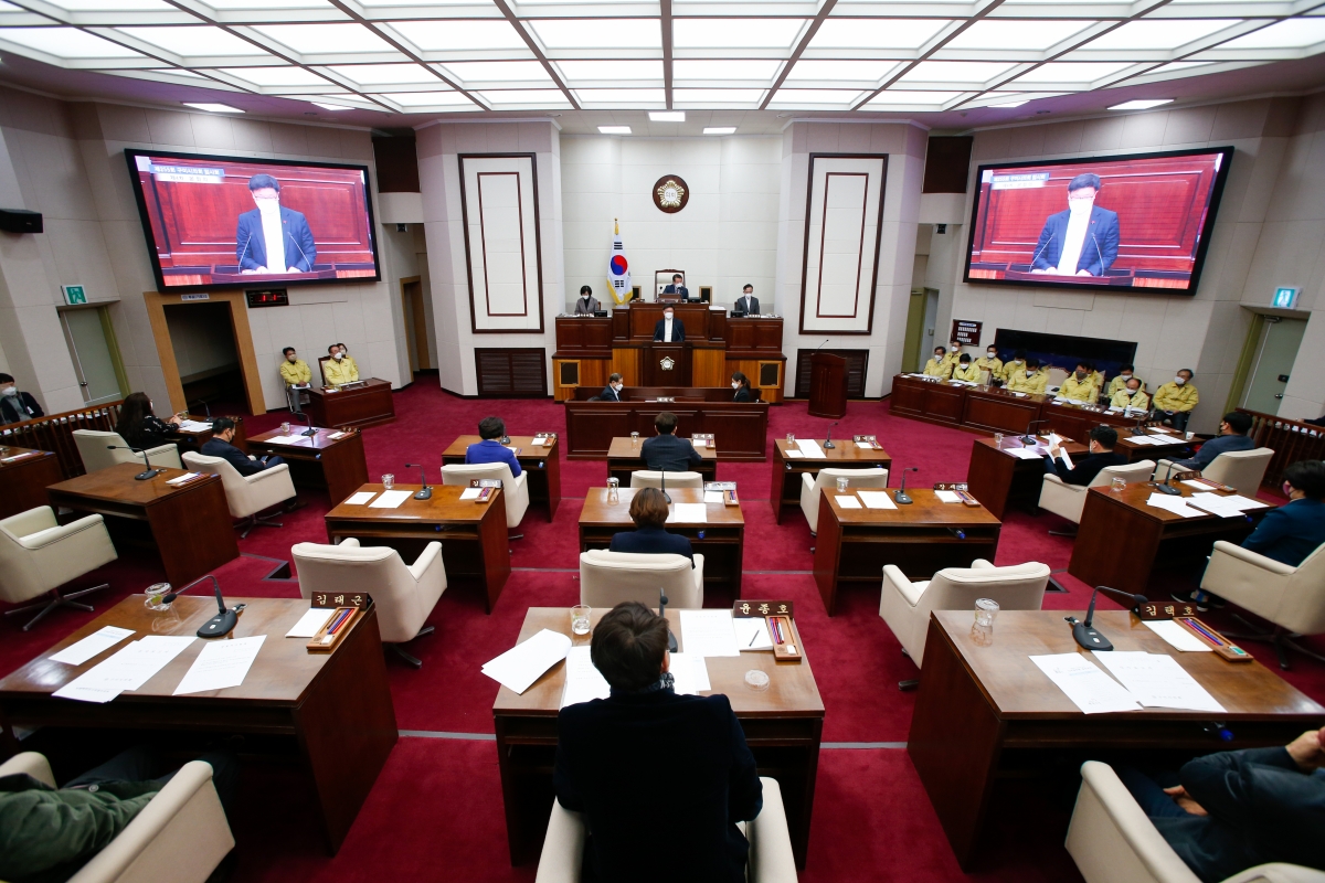 20220125-016[_P7U6726-제255회 임시회 제4차 본회의시 김낙관 행정사무조사특별위원장 계획서 승인안 제안설명.jpg