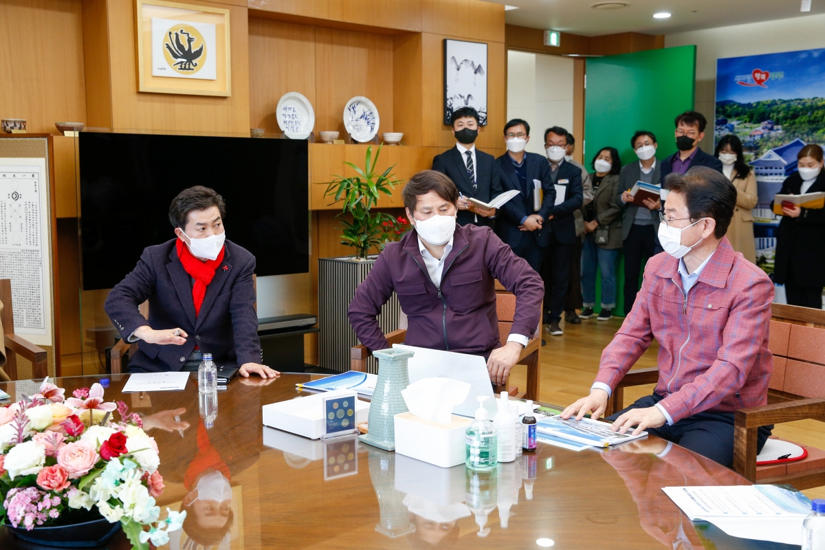 20220214-022[_P7U7162-폐회중 대구취수원구미이전반대특별위원회 이철우 경북도지사 방문.jpg