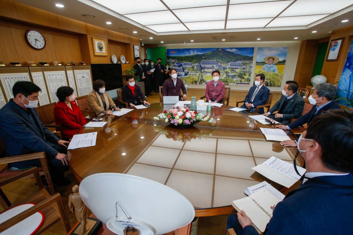 20220214-003[_P7U7077-폐회중 대구취수원구미이전반대특별위원회 이철우 경북도지사 방문.jpg