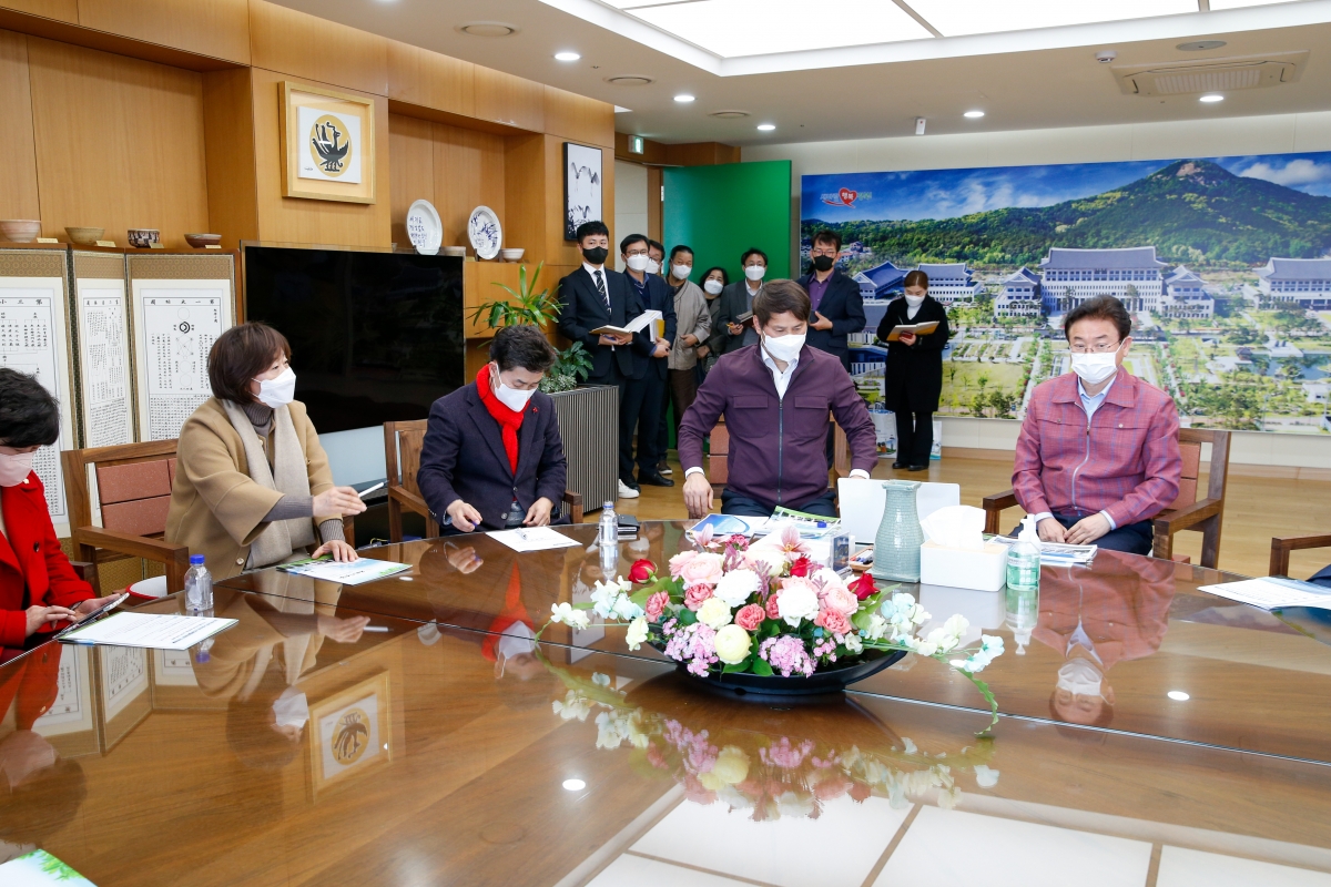 20220214-027[_P7U7174-폐회중 대구취수원구미이전반대특별위원회 이철우 경북도지사 방문.jpg