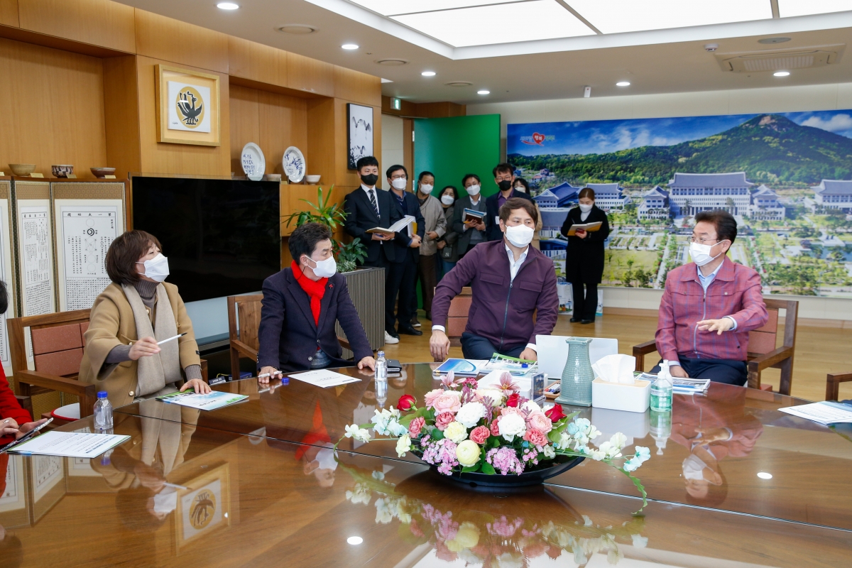 20220214-026[_P7U7172-폐회중 대구취수원구미이전반대특별위원회 이철우 경북도지사 방문.jpg