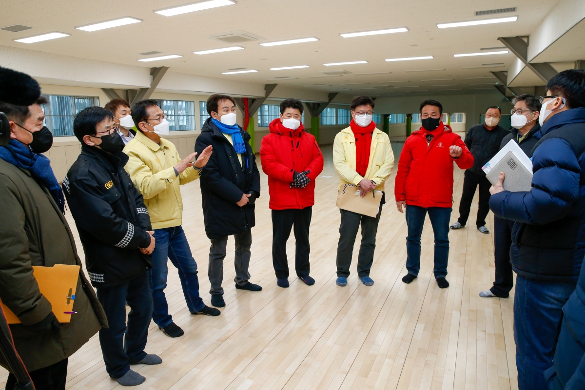 20220216-035[_P7U7481-전국체전 행정사무조사특별위원회 시민운동장내 검도장 현장방문활동.jpg