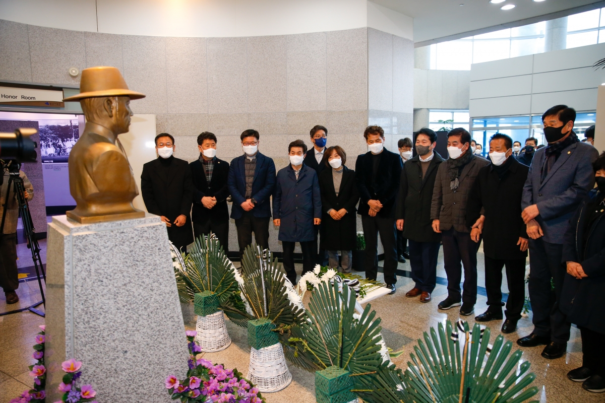 20220301-042[_P7U8535-3·1절 기념 왕산 허위 선생 추념.jpg