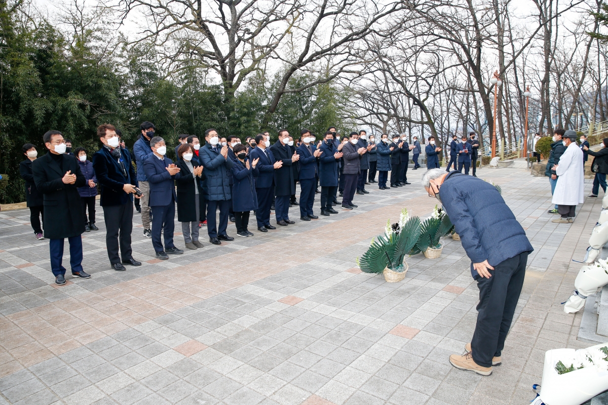 20220301-084[_P7U8635-3·1절 기념 애국지사 13위 추념.jpg