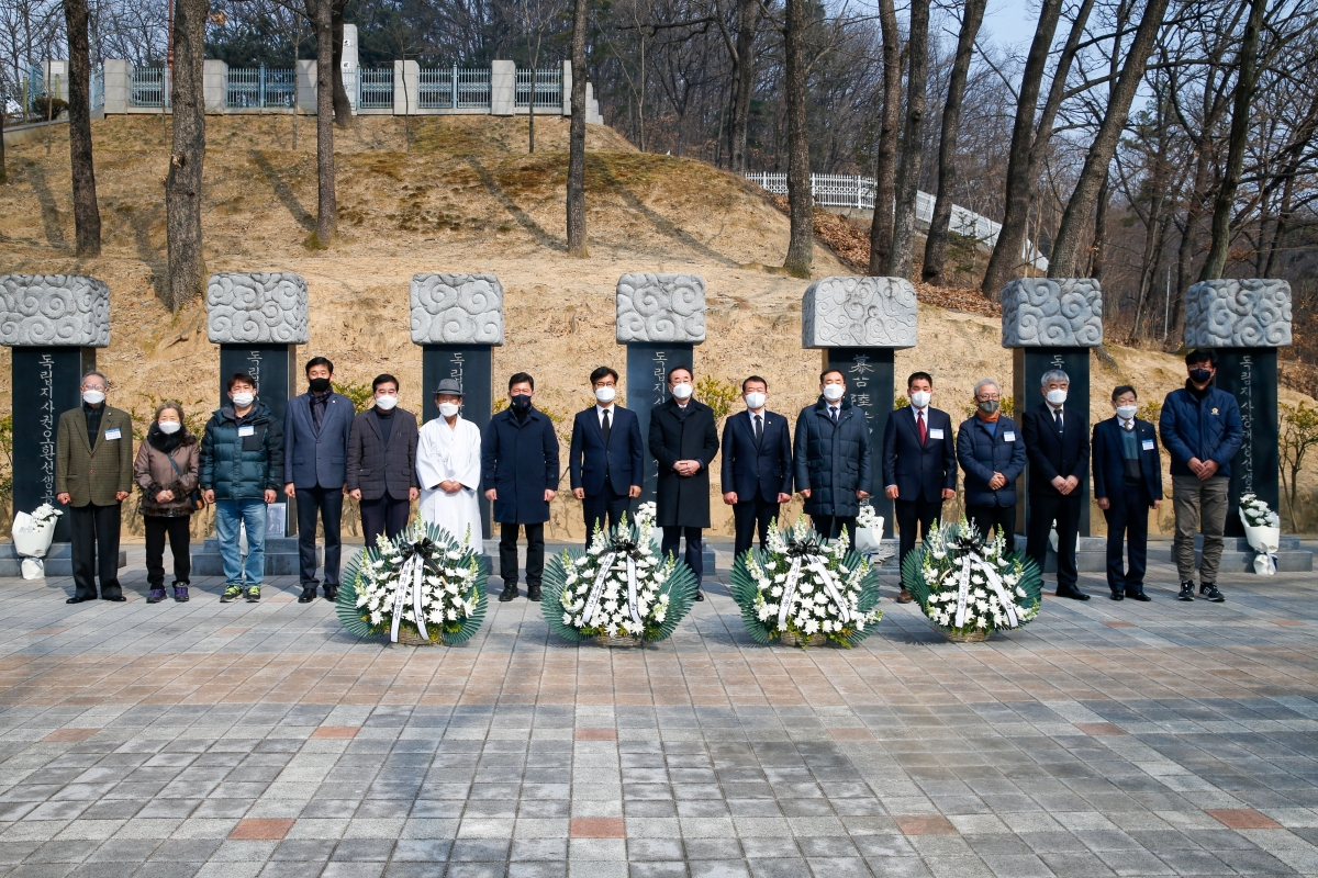 20220301-091[_P7U8653-3·1절 기념 애국지사 13위 추념.jpg