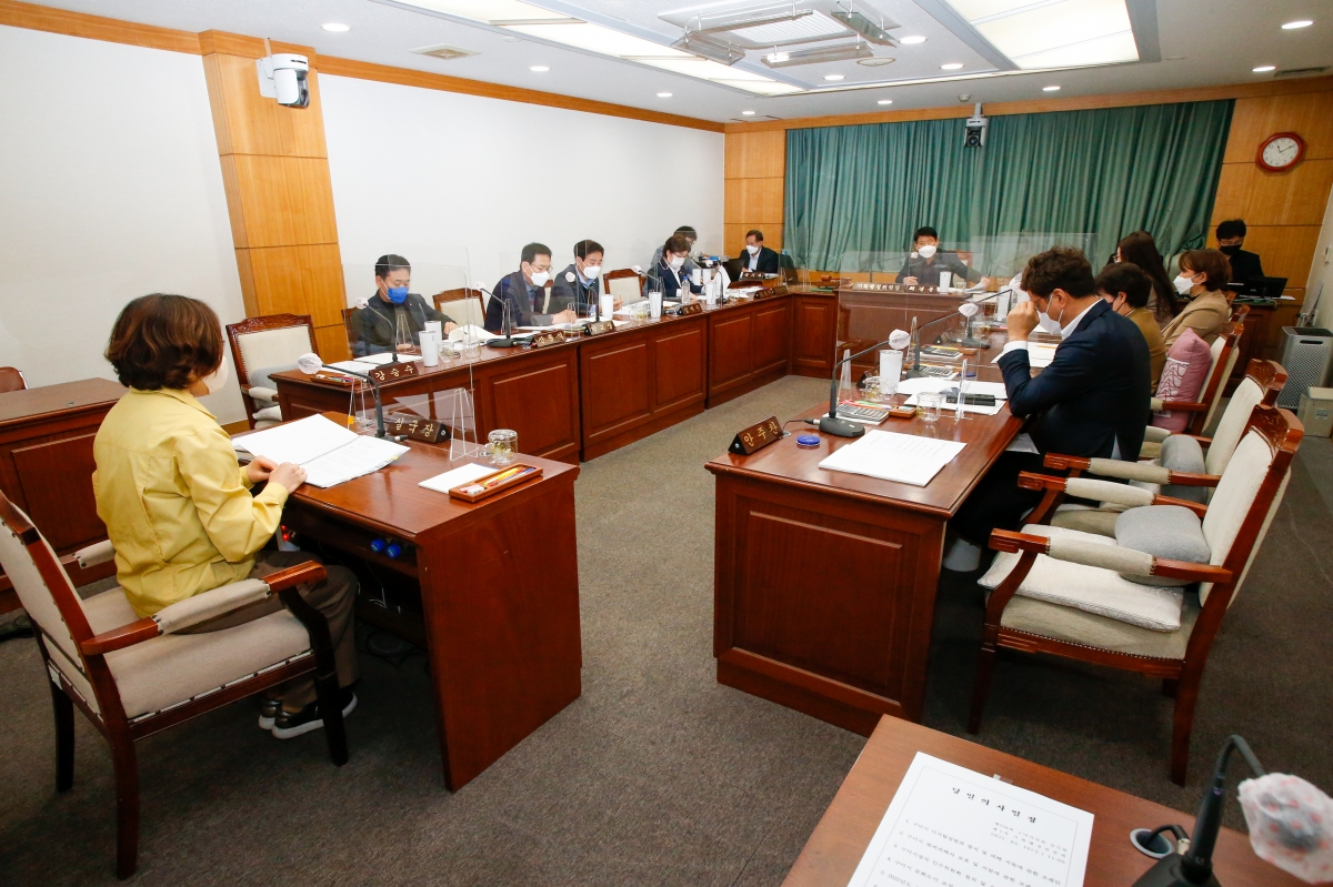 20220316-001[_P7U8868-제256회 임시회시 기획행정위원회 조례안 심사활동.jpg
