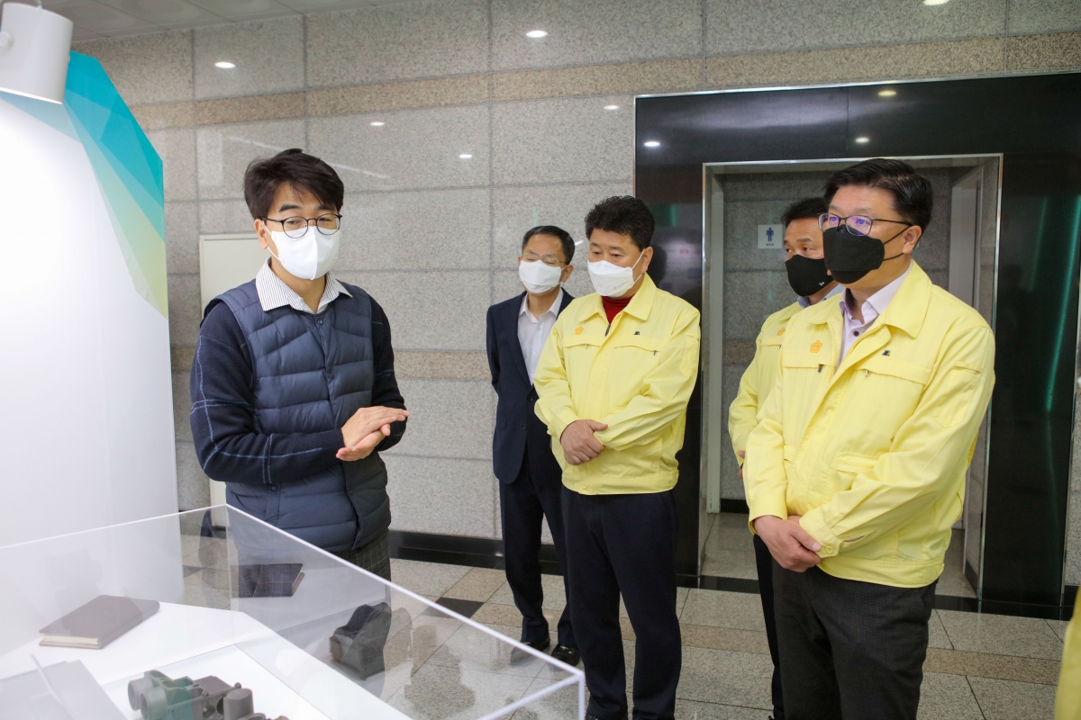 20220317-070[IMG_0428-제256회 임시회시 산업건설위원회 구미전자정보기술원 현장 방문.jpg