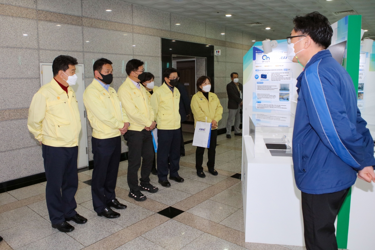 20220317-072[IMG_0434-제256회 임시회시 산업건설위원회 구미전자정보기술원 현장 방문.jpg