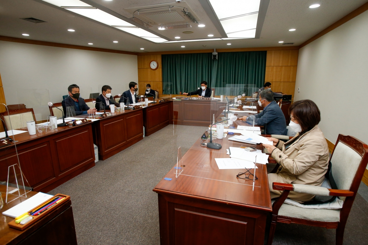 20220413-009[_P7U0236-제257회 임시회 산업건설위원회 조례안 심사활동.JPG