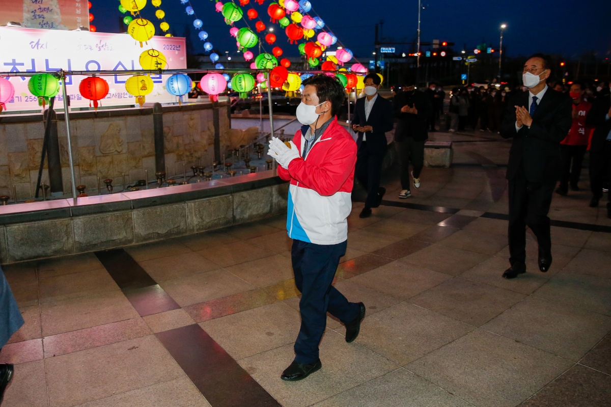 20220408-047[_P7U0015-불기2566 봉축탑 점등식.jpg