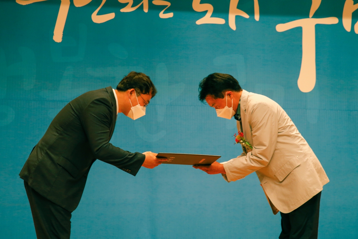 20220603-058[_P7U0937-제8회 전국동시지방선거 당선증 교부식.JPG