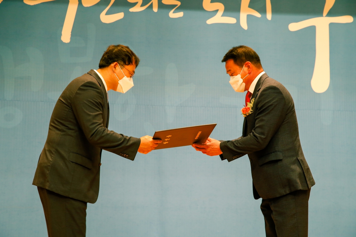 20220603-062[_P7U0943-제8회 전국동시지방선거 당선증 교부식.JPG