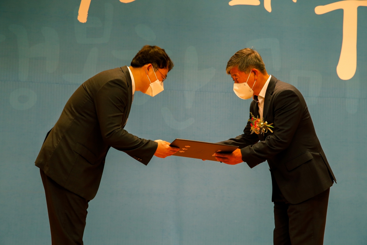 20220603-085[_P7U0984-제8회 전국동시지방선거 당선증 교부식.JPG