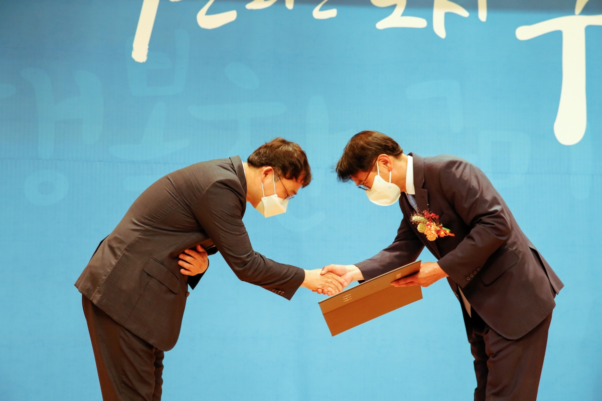 20220603-114[_P7U1039-제8회 전국동시지방선거 당선증 교부식.JPG