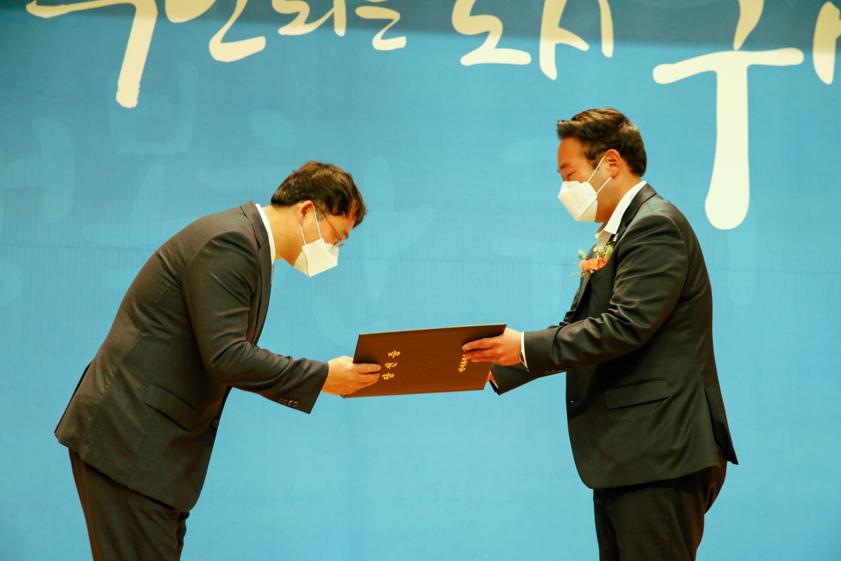 20220603-135[_P7U1073-제8회 전국동시지방선거 당선증 교부식.JPG