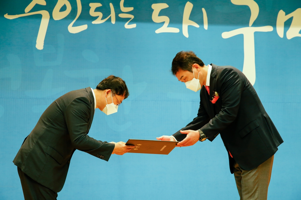 20220603-151[_P7U1096-제8회 전국동시지방선거 당선증 교부식.JPG