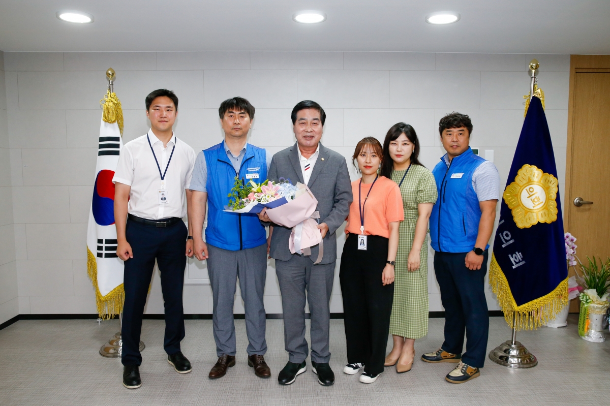 20220706-005[_P7U2951-구미시공무원노동조합 곽병주 위원장 일행 의장실 벙문.JPG