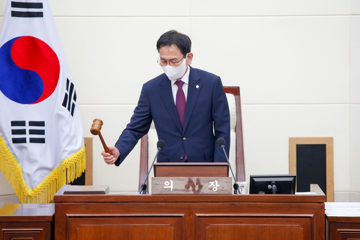 20220701-004[_P7U1987-제259회 임시회 제1차 본회의시 박교상 임시의장 회의주재.JPG