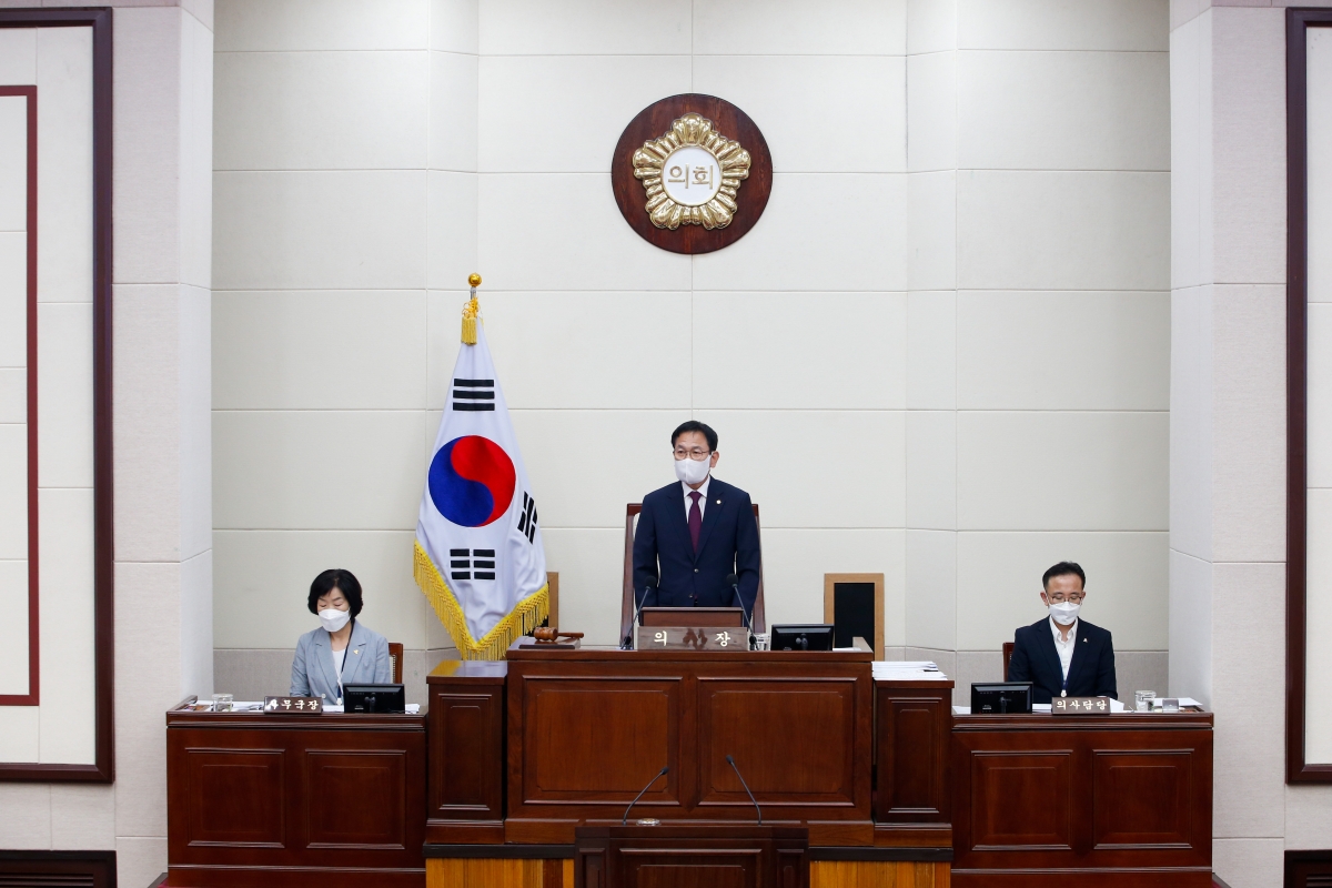 20220701-007[_P7U1995-제259회 임시회 제1차 본회의시 박교상 임시의장 회의주재.JPG