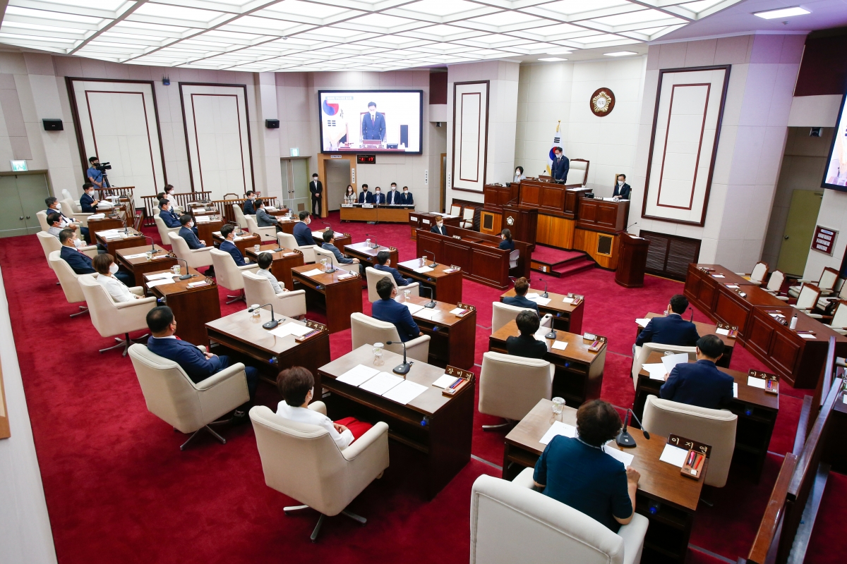 20220701-010[_P7U2050-제259회 임시회 제1차 본회의시 박교상 임시의장 회의주재.JPG