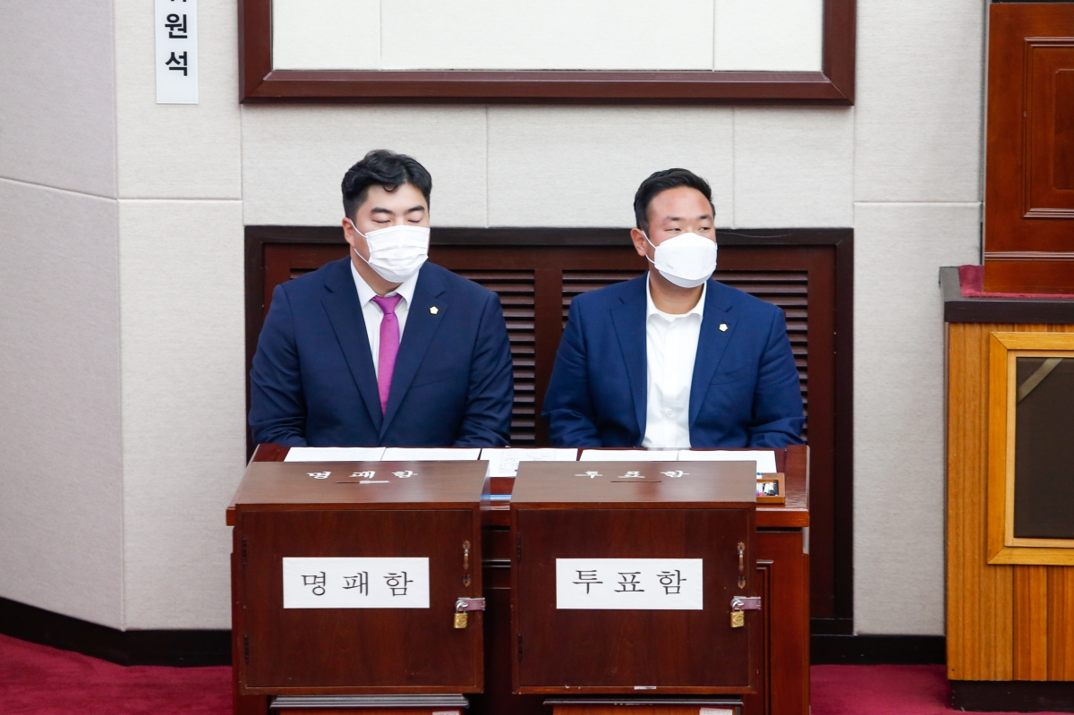 20220701-019[_P7U2055-제259회 임시회 제1차 본회의 의장선거시 감표위원 활동.JPG