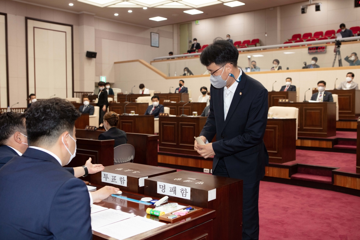20220701-028[IMG_1347-제259회 임시회 제1차 본회의시 의장선거.JPG