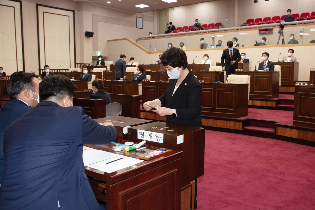 20220701-030[IMG_1351-제259회 임시회 제1차 본회의시 의장선거.JPG