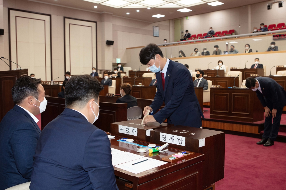 20220701-032[IMG_1356-제259회 임시회 제1차 본회의시 의장선거.JPG