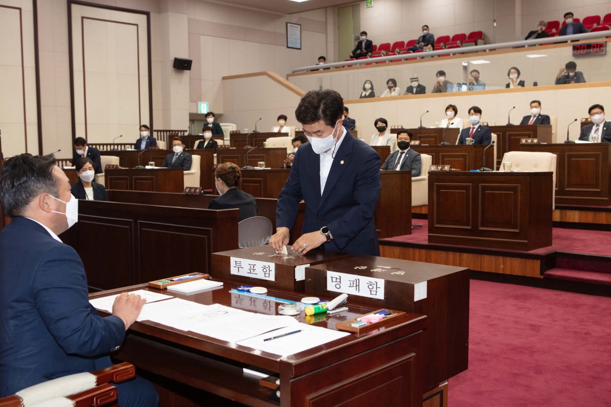 20220701-044[IMG_1384-제259회 임시회 제1차 본회의시 의장선거.JPG
