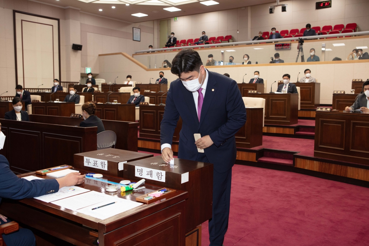20220701-046[IMG_1387-제259회 임시회 제1차 본회의시 의장선거.JPG