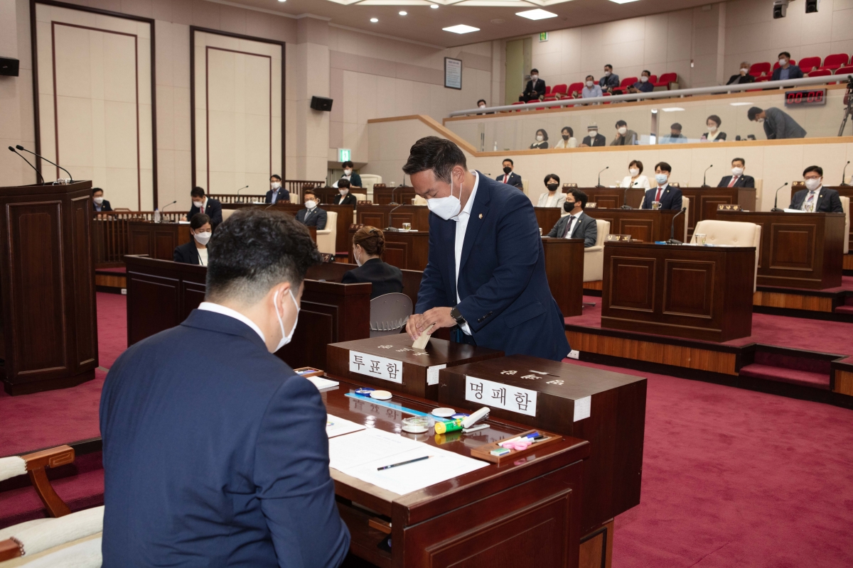 20220701-047[IMG_1390-제259회 임시회 제1차 본회의시 의장선거.JPG