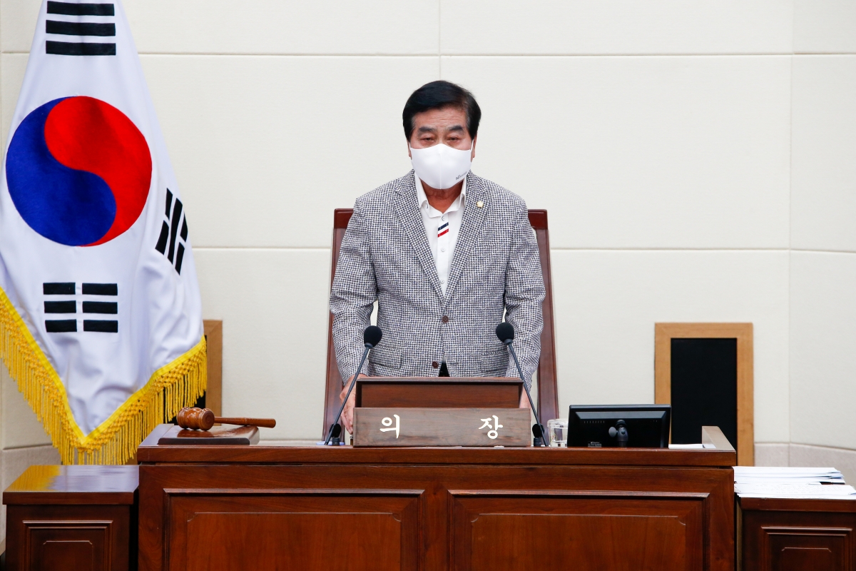 20220701-053[_P7U2104-제259회 임시회 제1차 본회의시 안주찬 의장 회의주재.JPG