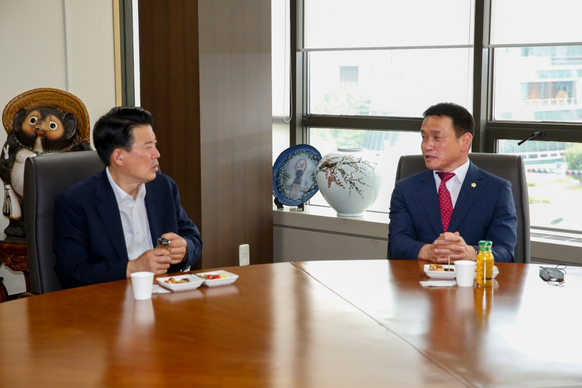 20220707-016[_P7U3428-제9대 구미시의회 전반기 의장단 취임에 따른 상공회의소 방문.JPG