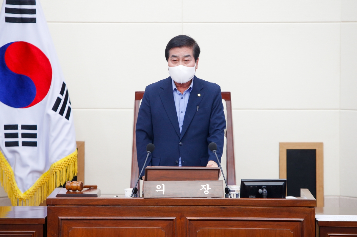 20220712-016[_P7U4023-제260회 임시회 제1차 본회의시 안주찬 의장 회의주재.JPG